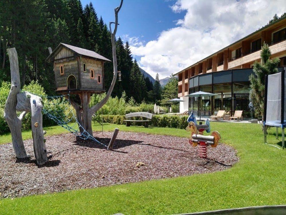 Spa Hotel Zedern Klang Hopfgarten in Defereggen Exterior photo